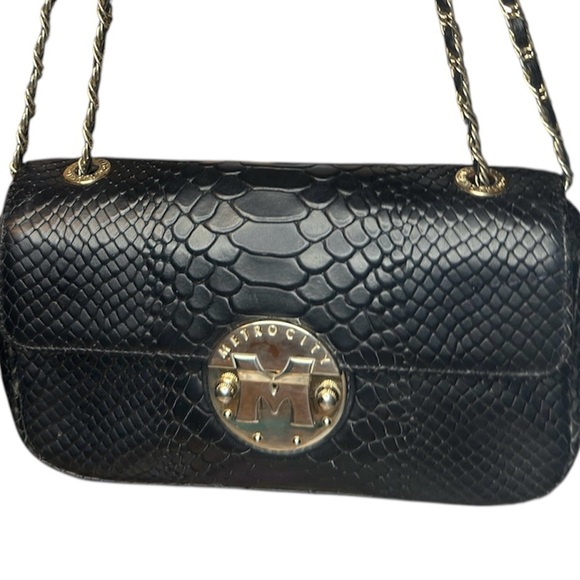 Metrocity Embossed Sorte Mini Crossbody - Picture 4 of 7